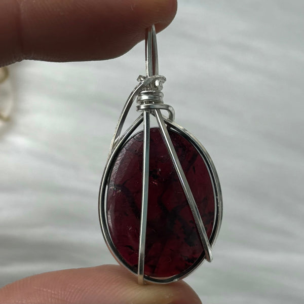Garnet Pendant (925 sterling silver)