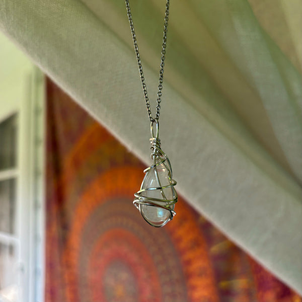Rainbow Moonstone (925 sterling silver)