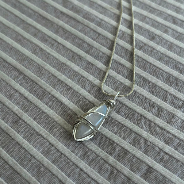 Rainbow Moonstone Necklace (925 sterling silver)
