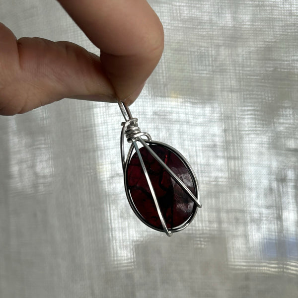 Garnet Pendant (925 sterling silver)