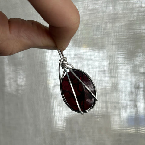 Garnet Pendant (925 sterling silver)