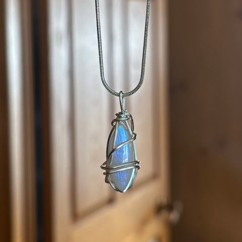 Rainbow Moonstone Necklace (925 sterling silver)