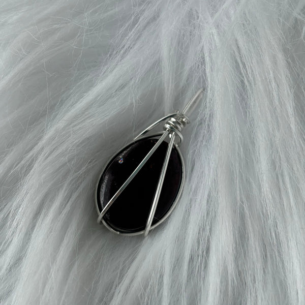 Garnet Pendant (925 sterling silver)