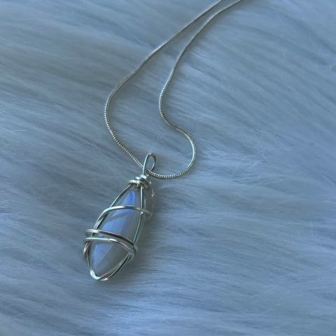 Rainbow Moonstone Necklace (925 sterling silver)
