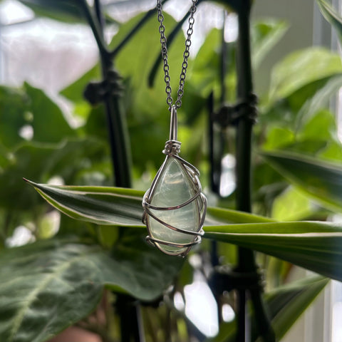 Prehnite Necklace (925 sterling silver)