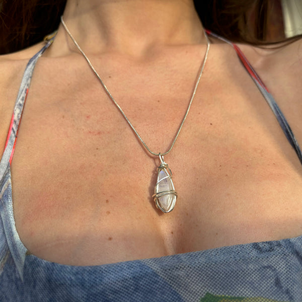 Rainbow Moonstone Necklace (925 sterling silver)