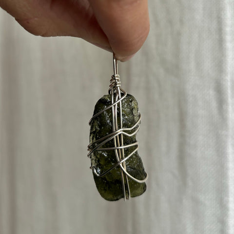 Moldavite (925 sterling silver)