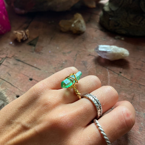 Green Angel Aura Ring (size 5,5)