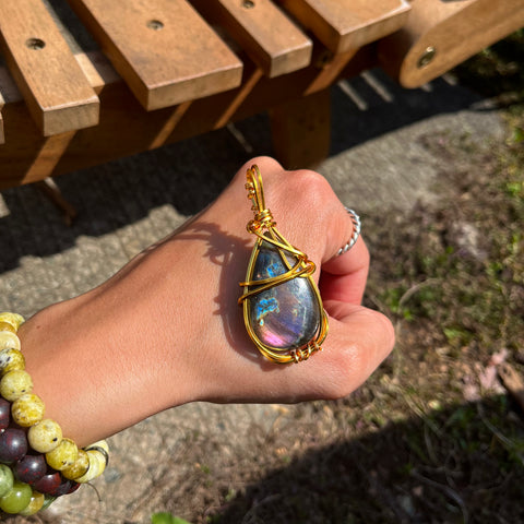 Labradorite (Large)