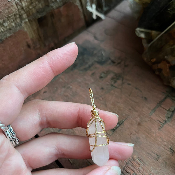 Rose Quartz Point (medium)