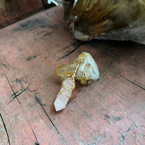 Rose Quartz Point (medium)